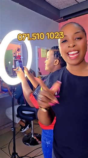 Book Your Makeup Tutorials with Favored