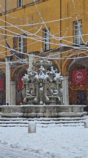 La prima neve del 2026 🌨️ E tu ci segui su Tik Tok? 😍 Siamo @hellocesena anche lì 💙 ▪️ #HelloCesena - la città in un hashtag ⬜️⬛️ ▫️ 📸 INSTAGRAM: www.instagram.com/hellocesena 🐦TWITTER: www.twitter.com/hellocesena ⬛ TIK TOK: tiktok.com/@hellocesena 📩 MAIL per info e collaborazioni: hellocesena@gmail.com | Hello Cesena