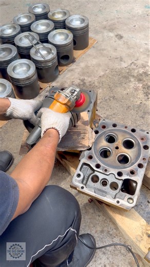 Heavy Engine Overhauling — Technical Excellence in Every Step.👷‍♂️#caterpillar #thegasengine