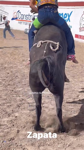 La tensión al máximo!! Zapata lleva al extremo el Jaripeo de los toros Revolucionarios | Jaripeo Supremo