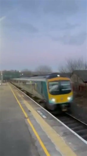 Class 185 passing Chinley #train #railway