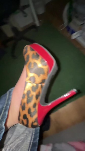 Im in love #heels #guess #leopard #leopardprint #heels #highheels #shoes #foryoupage #getviral #tomkaulitz