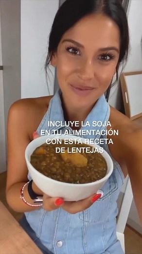 🍛LENTEJAS CON SOJA Las lentejas con verduras y soja son un plato tradicional, saludable y completo que no puede faltar en nuestro menú semanal para toda la familia. 🥰 Son un clásico en todas las casas, hay infinitas formas de preparlas, pero os dejo la mía porque le añado soja y las hago en crudo por si os sirve de inspiración. Son muy bajas en grasas pero repletas de SABOR. ❄️ Siempre hago de más para congelar en tarritos de cristal y tenerlo siempre a mano. 300g de lentejas 100g de soja verd