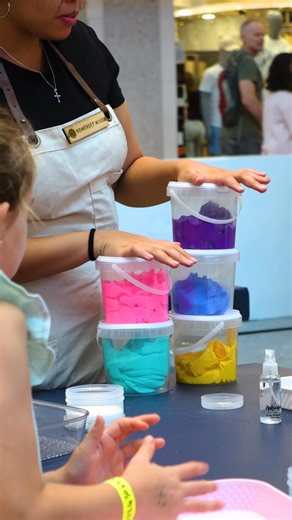 EVENT | A swirl of colour, sparkle and festive slime fun ✨🫧🎄⁣ Step into our Disney-inspired Slime Lab with @mushyslime, where little imaginations stretch and squish their way into magic. 💚🕷❄️🧜‍♀️⁣ ⁣⁣ 📅 12 to 24 December⁣ 🕒 Sessions hourly from 11AM to 3PM last session 2PM (Christmas Eve last session 1PM event ends 2PM)⁣ 🎟️ R150 per child includes all materials 👉 https://bit.ly/3L3V1Pn ⁣ Spots fill fast so book early for a festive sensory adventure your kids will love! ⁣⁣ #SomersetMallSA
