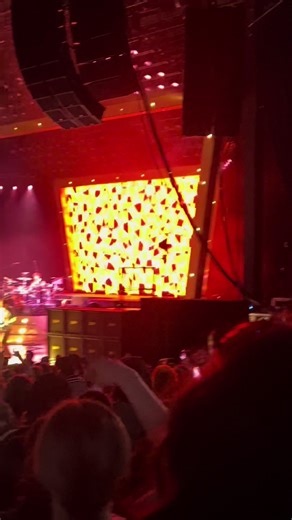 5 Seconds of Summer - My favorite moments from my concert experiences. The girl at the end, you are a rock star! #fyp #5secondsofsummer #5sosfam #5sos #concerts