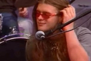 One more post today to remember and say thanks to Shannon Hoon. Great live performance of “No Rain.” Miss this guy. #grungebible #blindmelon #shannonhoon | The Grunge Bible