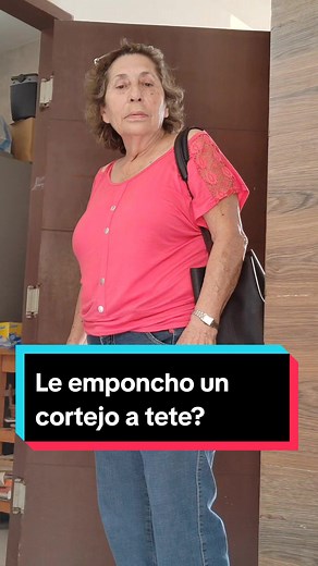 Emponchar Cortejo: Risas y Tradición en Trinidad