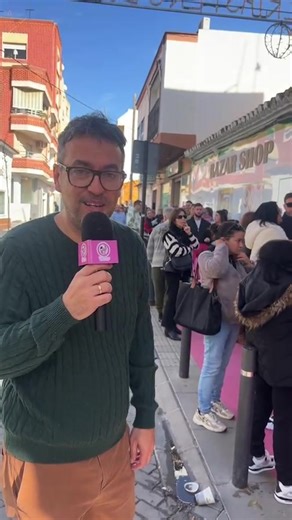 Loterías Perolo on Instagram: "Un poco de fiesta y humor en nuestras colas con @mazp79"