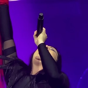 Frozen inside without your touch Without your love Darling, only you are the life among the dead Bring Me To Life - Evanescence live at United Center, Chicago, IL (02/25/2023) 📹 j0eje0 (Twitter) #evanescence #amylee #bringmetolife #willofthepeople #muse | EvanescenceWebsite - EvanescenceVille