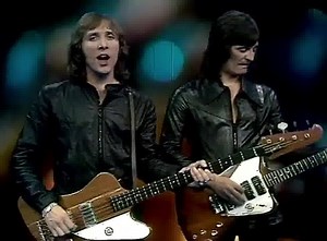 YOU ARE MY LOVE - LIVERPOOL EXPRESS Canción de 1976 de la banda británica Liverpool Express. Escrita por Roger Scott Craig y Billy Kinsley para el álbum Tracks y lanzada como sencillo junto al tema Never Be The Same Boy. Llegó al número 11 en la lista de éxitos del Reino Unido. | The songs of my life