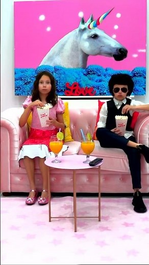 Alisa como Barbie y Johny como Ken / Una película 😀