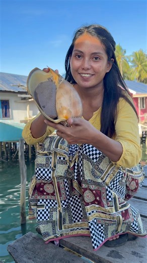 2.5M views · 88K reactions | Giant sea snail  #deckotummomentkakaiba | Decko Tum | Facebook