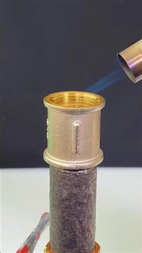 How to thread a pipe #diy #plumber #tips #lifehacks