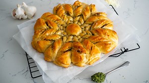 Pesto Parmesan Star Bread