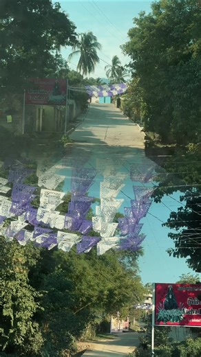 Un puente de piedra con más de 50 años de historia sigue siendo testigo del paso del tiempo y de la unión entre dos importantes comunidades de nuestro querido Ometepec. 🌿✨ Durante décadas, este emblemático lugar ha conectado familias, historias y tradiciones que forman parte de la identidad de nuestra región. ¿Sabes cuáles son las dos comunidades que une este histórico puente? 👀🏞️