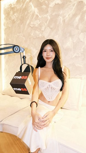 Gatita Yan 你的圆圆 on Instagram: "新podcast上线啦～ 与自己的对话️ 这一集，我聊了自己最想听见的问题。 你呢？"