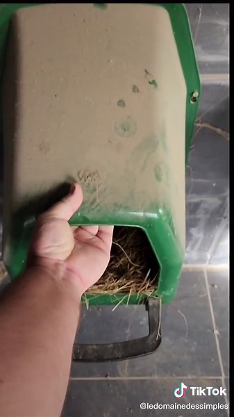 Poulailler 100% Anti Poux Rouge : Solution Révolutionnaire