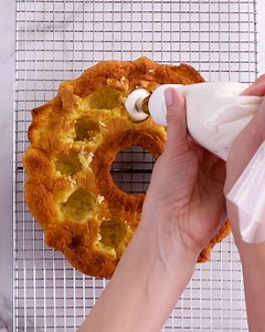 27K views · 232 reactions | This golden bundt cake hides a surprise marshmallow crème filling that will remind you of your favorite snack cake. Crème-Filled Golden Bundt Cake recipe: https://www.bettycrocker.com/recipes/creme-filled-golden-bundt-cake/1f9d93f6-f164-4066-a216-1ec68ad3d9d0?utm_medium=social&utm_source=facebook&utm_campaign=02_2019_standard?mktgimp=BCCAKEMX | Betty Crocker | Facebook