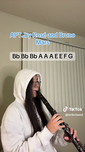 Learn Clarinet: APT. by Rosé and Bruno Mars Clarinet Sheet Music