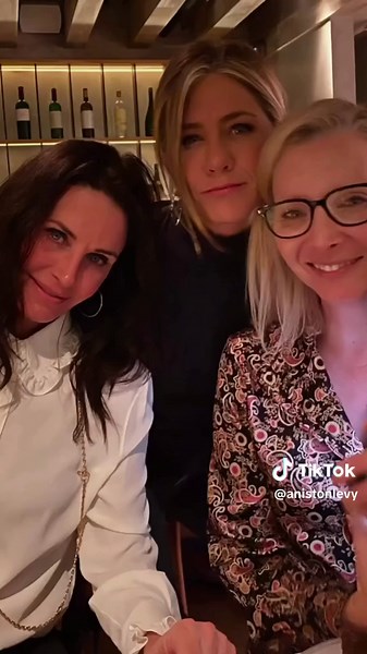 Jennifer Aniston and Friends: A Heartfelt Friendship Edit