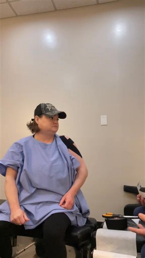 #chiroptactor #healthy #fitness #taping #shoulders #pain #healing #tlc #doctor | Dr Roberts Chiropractic