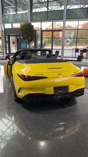 This Mercedes-AMG SL 63 shows off its V8 exhaust note