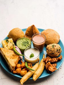 10 types of foods Indians love to have with chai, which one is your favourite?