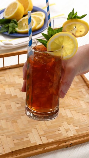 Sippin' on Southern Iced Tea, perfectly sweetened with Splenda! A guilt-free twist on a classic favorite ☀️🍹 🔗 Full Recipe https://bit.ly/45aczht | Splenda
