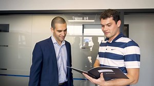 Tu es intéressé par l'entrepreneuriat? Comme étudiant à l'UQTR, savais-tu que tu peux joindre le club entrepreneur? 👨‍💻👩‍💼 Écoute Alexandre Baril, Diplômés UQTR, et associé chez Soluce Fiscalité et Comptabilité, t'en parler! Pour plus d’information, contacte le Carrefour d'entrepreneuriat et d'innovation de l'UQTR-CEI et/ou l'ACEE du Québec! #uqtr | UQTR - Université du Québec à Trois-Rivières