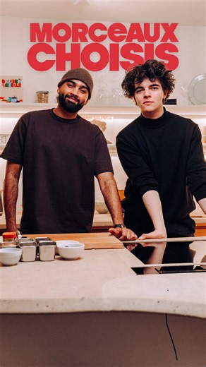 Jordan Moilim on Instagram: "Morceaux Choisis : @samsauvageoff 💫 On inaugure un tout nouveau format avec @wearepickles et à l’occasion de @hyperweekendfestival on a la chance d’inviter un artiste de la programmation dans notre émission. Dans Morceaux Choisis, un artiste passe à table et se raconte tout en cuisinant une recette créée à partir de son univers. Un format qui passe des petits plats aux platines en veillant à ne garder que les bons morceaux 😏 Dans cet épisode, le nommé dans la catég