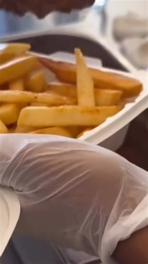 141 reactions · 10 comments | 來襤藍 The Chili Cheese is Cheesin 襤 Come get you a large! Check the locations link in the bio to order#quicknsplitladera #quicknsplitinglewood #quicknsplit #chilicheesefries #comedy | Quick N Split Burgers and Homemade Ice Cream | Facebook