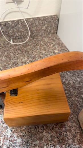 Maria Gutierrez on Instagram: "No se laban, solamente pasa un trapo mojado para quitar la masa pegada👌 #Tortillas #cleaning #hacks #tips #fblifestyle #lifestyle #mexicanculture"