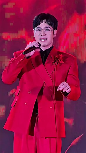 Công nhận là mình hát bài nào cũng cao chót vót hát mà mệt luôn nhưng nó là thế mạnh của mình . Còn mọi người có ai hát được bài của bin không #chubin #phohoale #thiephongsaiten #nhuonglainoidau #hayxemlagiacmo