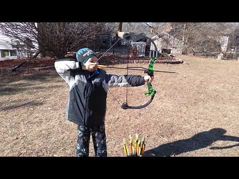 TomCat 2 Youth compound bow with 30 inch youth arrows