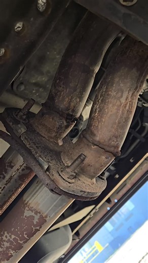 F250 with a exhaust leak and broken muffler. 🛻🫡 #diesel #gas #dieselrepair #repairshop #dieselrepairs #automotive #mechanic #ford #dodge #ram #peterbilt #cummins #powerstroke #international #kenworth #diesels #service #tools #technician #shop #dieseltruck #tritontruckrepair #isuzu #brakes #trucker #truckerlife #repairs #repair #truck #vermeer | Tritontruck Repairinc