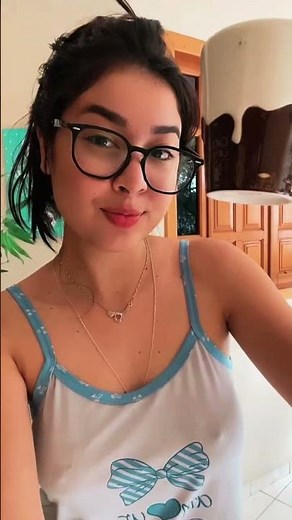 Menina sem sutiã passando o recado #shorts