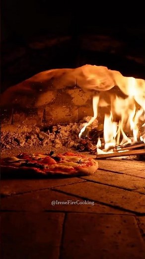 They don't make pizza like that anymore! 🔥🍕 I love pizza! 🧀 #italianfood #cooking #pizza