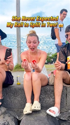 She never expected my ball to split in two 😱 #closeupmagic #funny