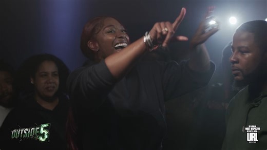 SMACK/URLTV.TV on Instagram: "This bump was VICIOUS!!! @mshustle127 🤟🏾🔥 URL’S OUTSIDE 5 Battles Start Dropping On The URLTV App Weds 12/10 #youcantcopyrespect"