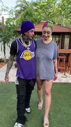 Blind Date Fun: A Unique Clapping Challenge