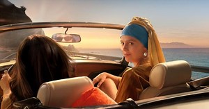 The Girl With the Pearl Earring Hits the Beach for EasyJet