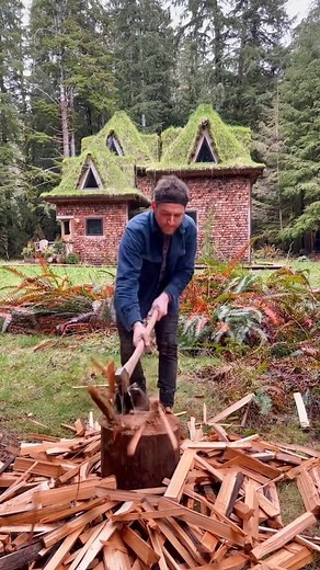 4_The 8-Splitter a.k.a. The Kindle-Witz. Kindling doesn’t stand a chance #diy #handmade #wood #split #axethrowing | Man in Jungle