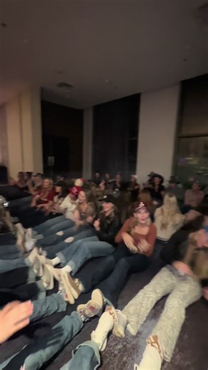 Midwinter conga lines > | conga line