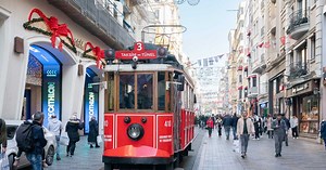 Turquie : Le tramway centenaire d'Istanbul fait peau neuve
