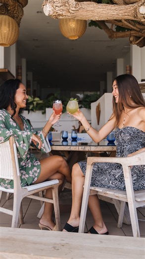 Kaimana Beach Hotel on Instagram: "Join us at Hau Tree for award-winning beachside brunch! Weekday brunch begins at 8 AM (and 7:30 AM on weekends), paired with stunning ocean views and lively moments with friends. It’s the kind of mid-morning magic you’ll want to repeat. Tap the link in our bio to reserve your table now. 🍹🌊 #kaimanabeachhotel #hautree #beachsidedining #brunch #oahubrunch"