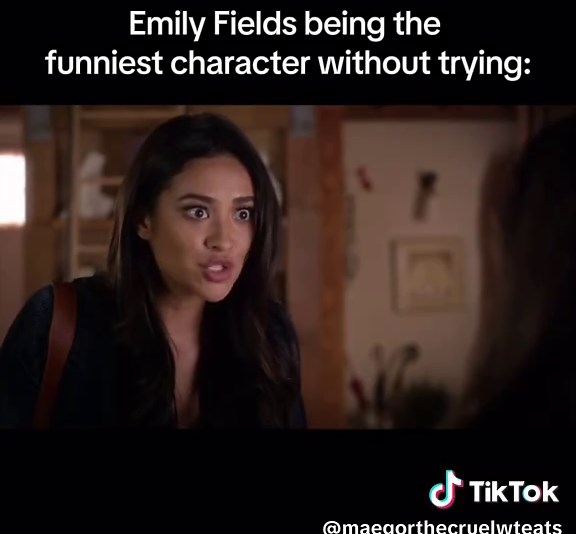 Emily fields funny moments #emilyfields #shaymitchell #pll #prettylittleliars