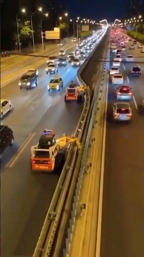 How reversible lanes help decongest traffic