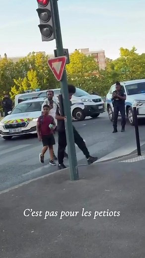 À la base je voulais juste filmer le cortège 🤦🏾‍♂️😂 #tiktok #foryourpage #drole