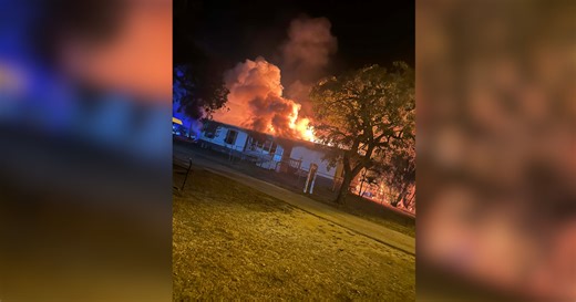 Collier County fire crews contain blaze in Chokoloskee