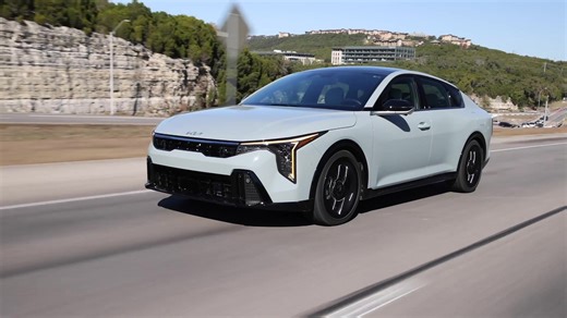 2026 Kia K4 GT-Line 1.6T driving video